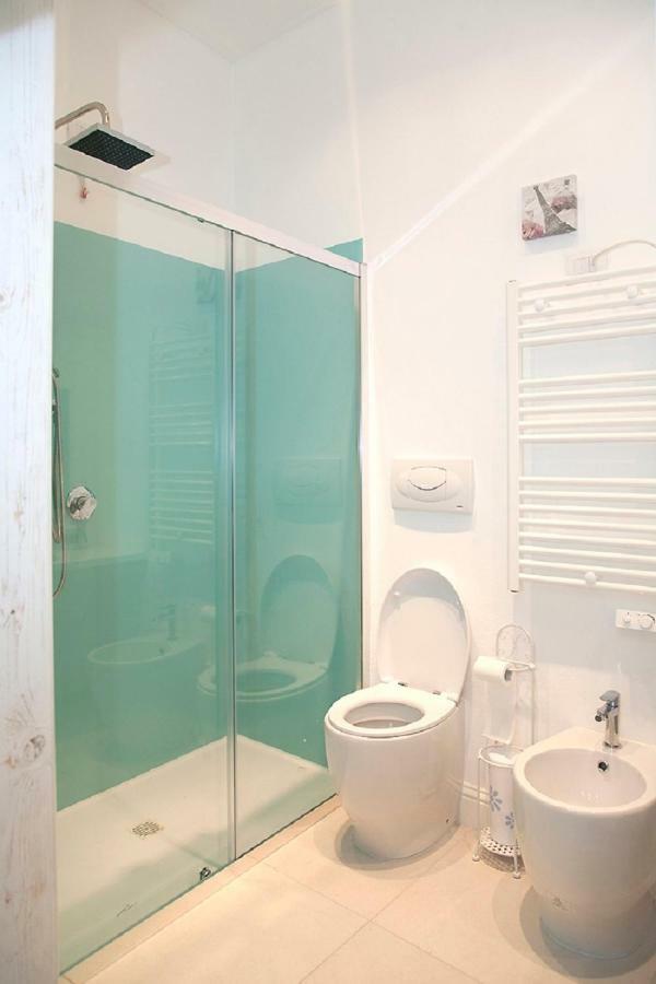Enry White House Apartment